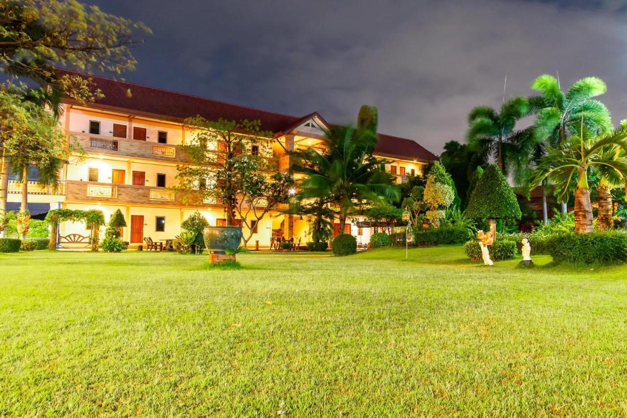 Pn Gold Resort Bang Saen Exterior photo