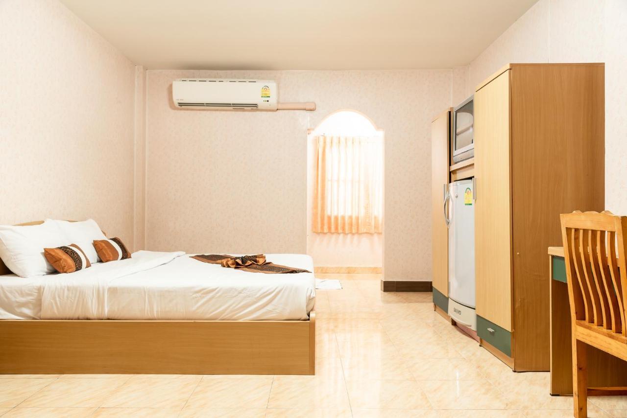 Pn Gold Resort Bang Saen Exterior photo