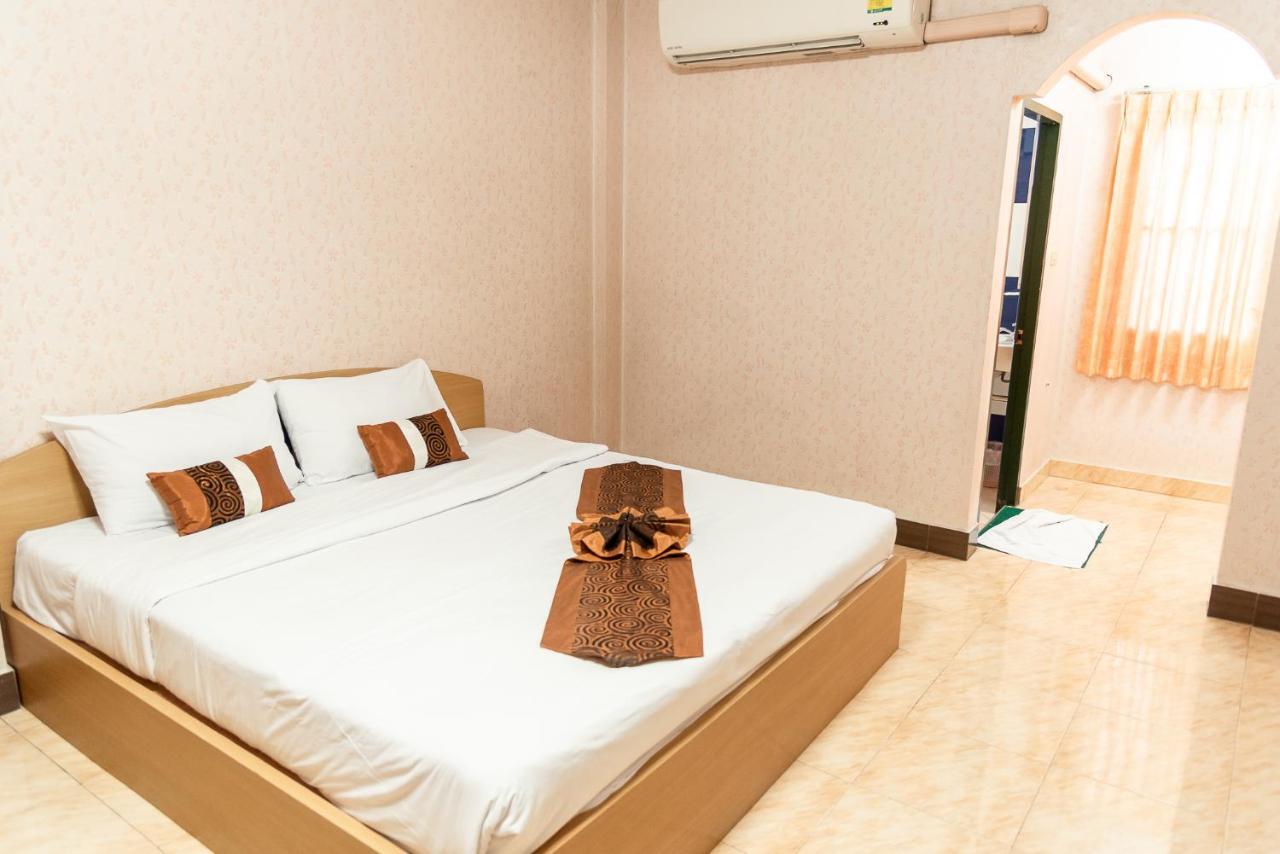 Pn Gold Resort Bang Saen Exterior photo