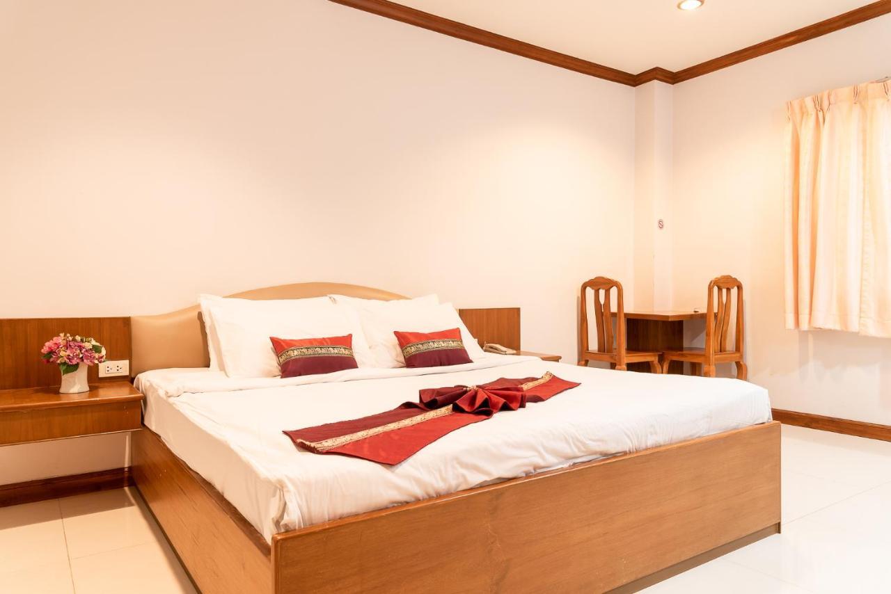 Pn Gold Resort Bang Saen Exterior photo
