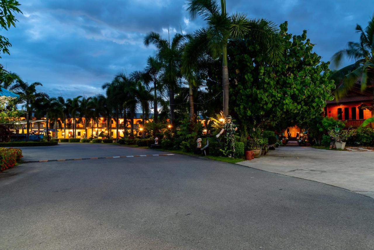 Pn Gold Resort Bang Saen Exterior photo