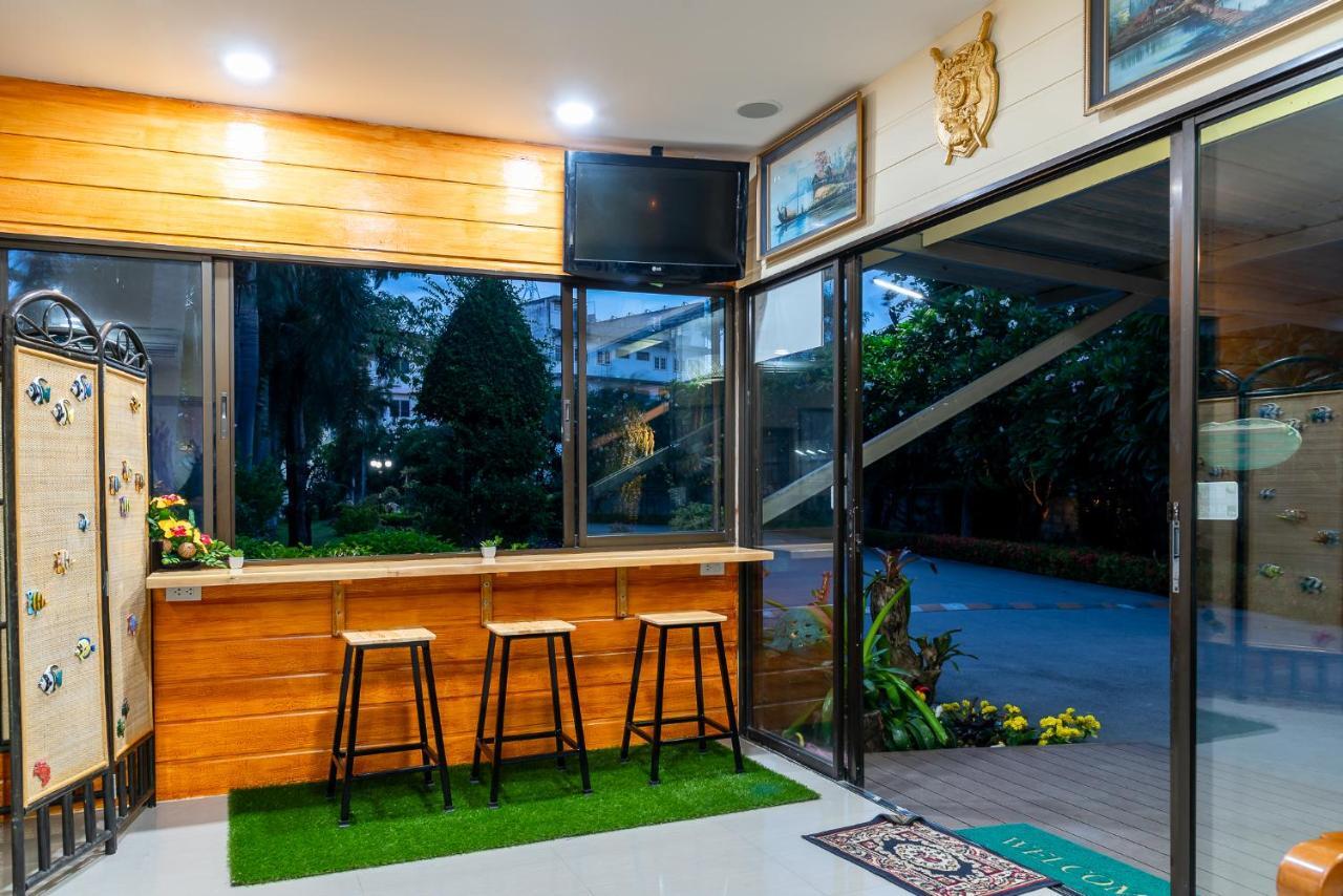 Pn Gold Resort Bang Saen Exterior photo
