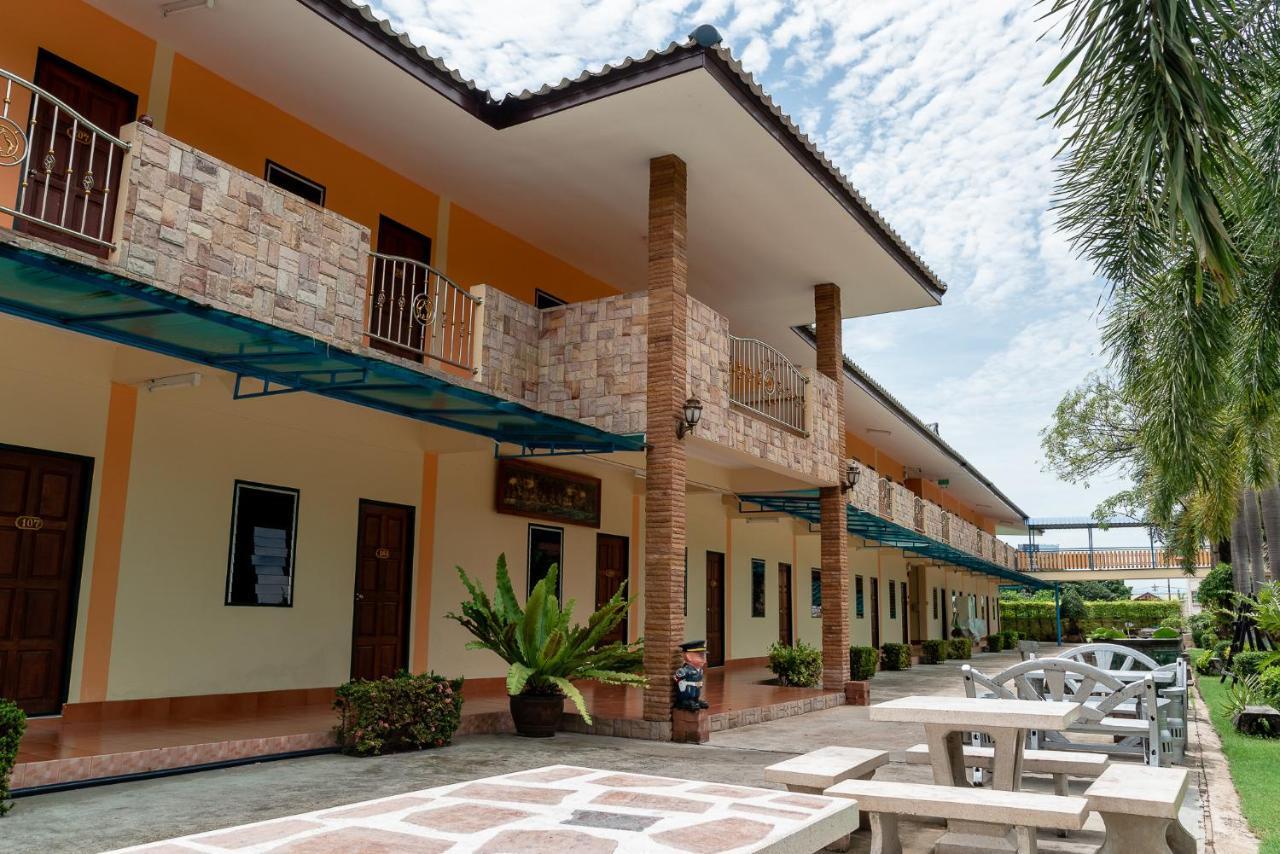 Pn Gold Resort Bang Saen Exterior photo