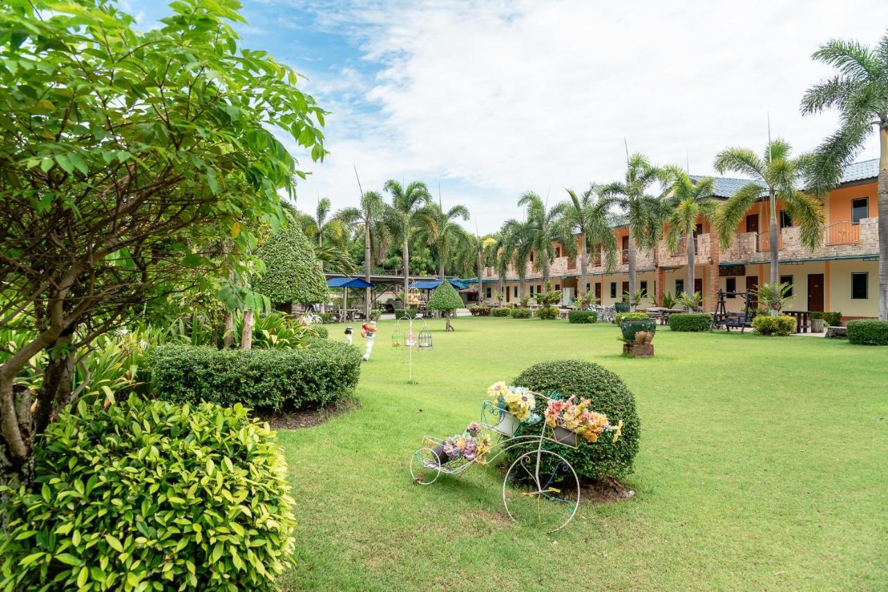 Pn Gold Resort Bang Saen Exterior photo
